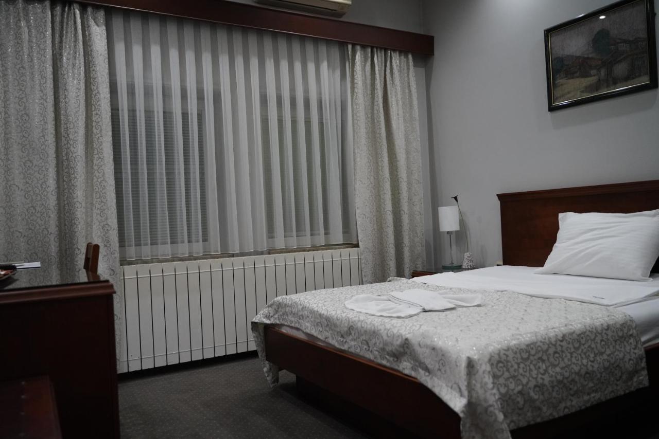 Hotel Tadz Novi Pazar Buitenkant foto